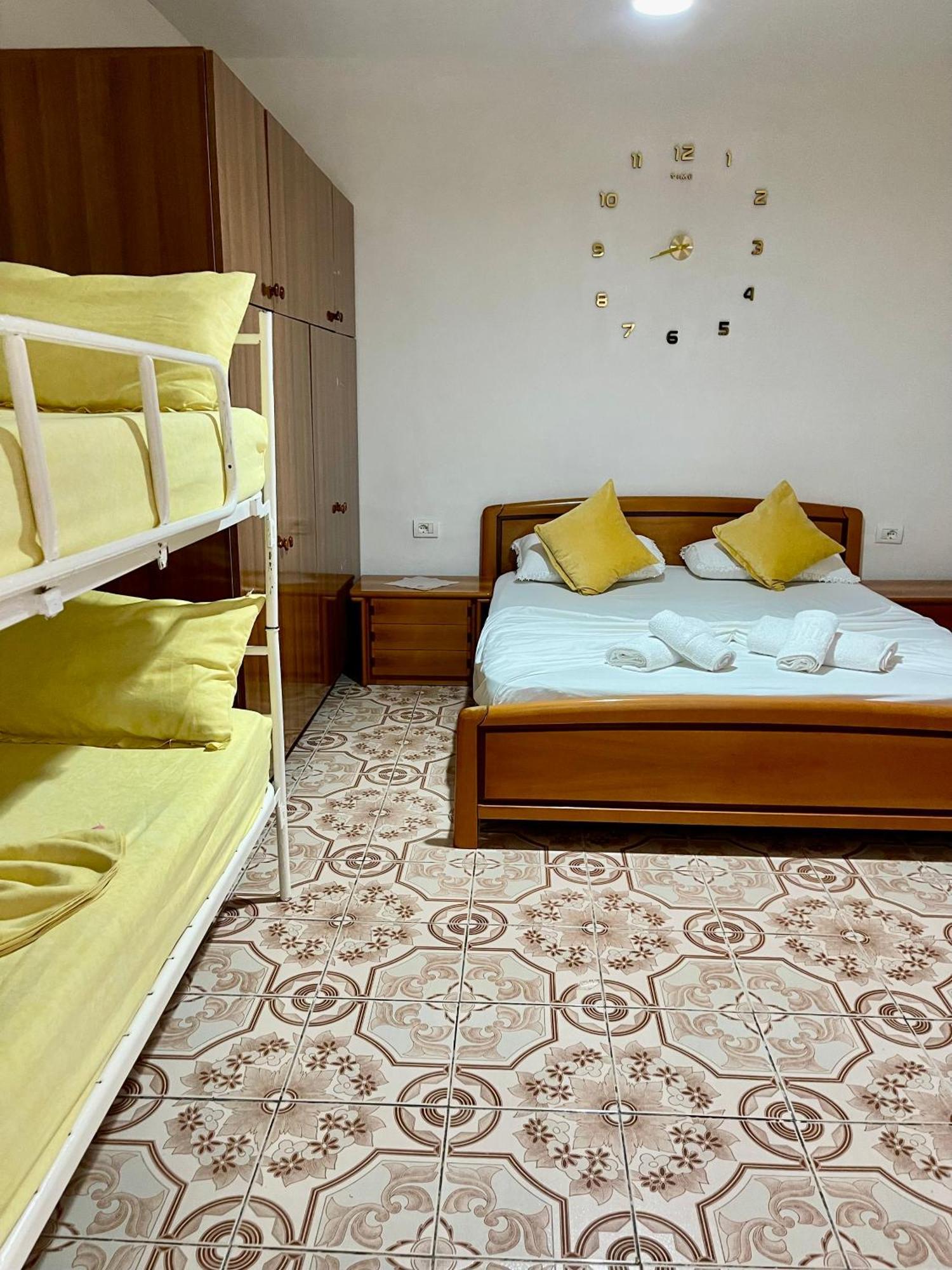 Guest House Dea Vlorë Buitenkant foto