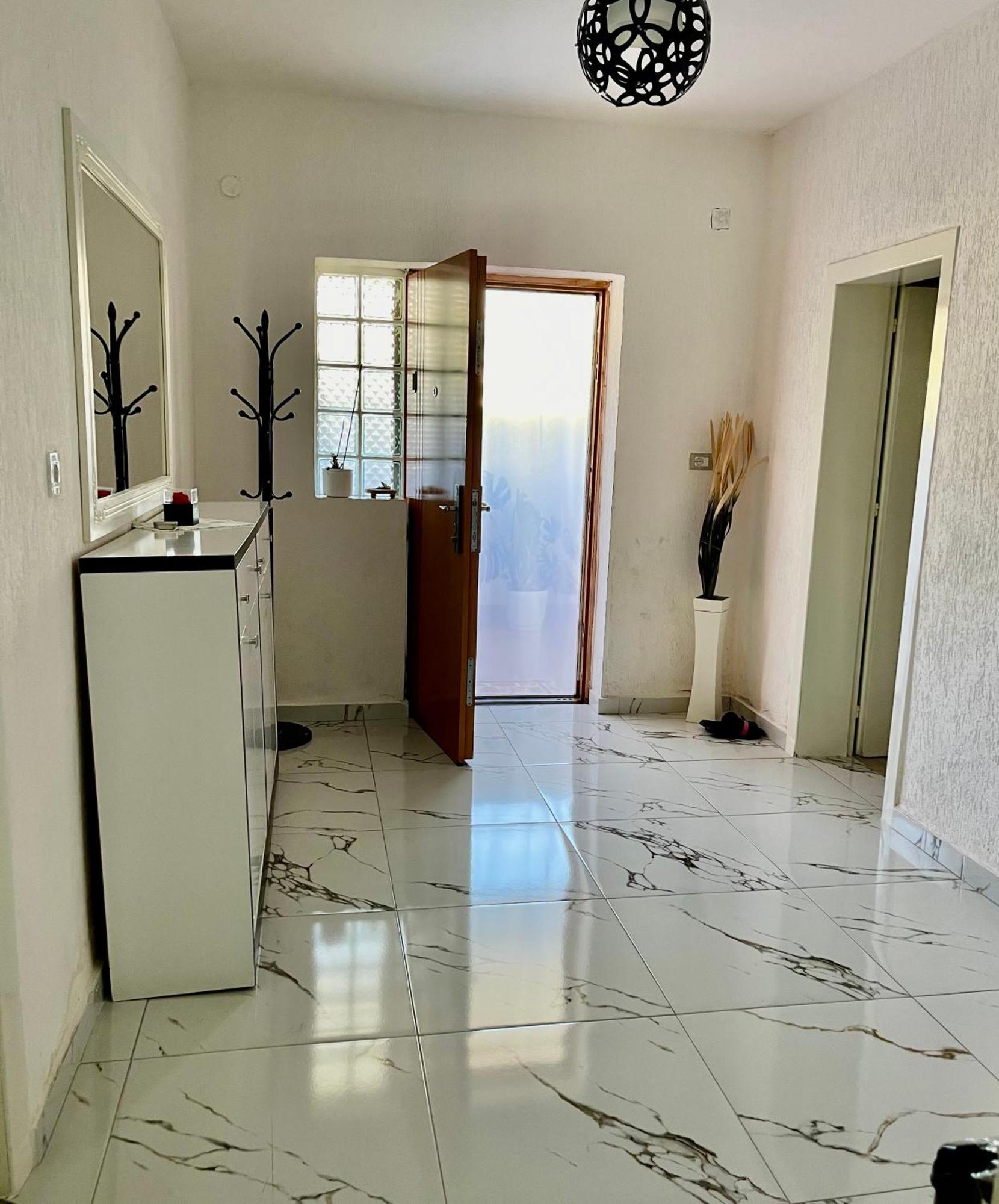 Guest House Dea Vlorë Buitenkant foto