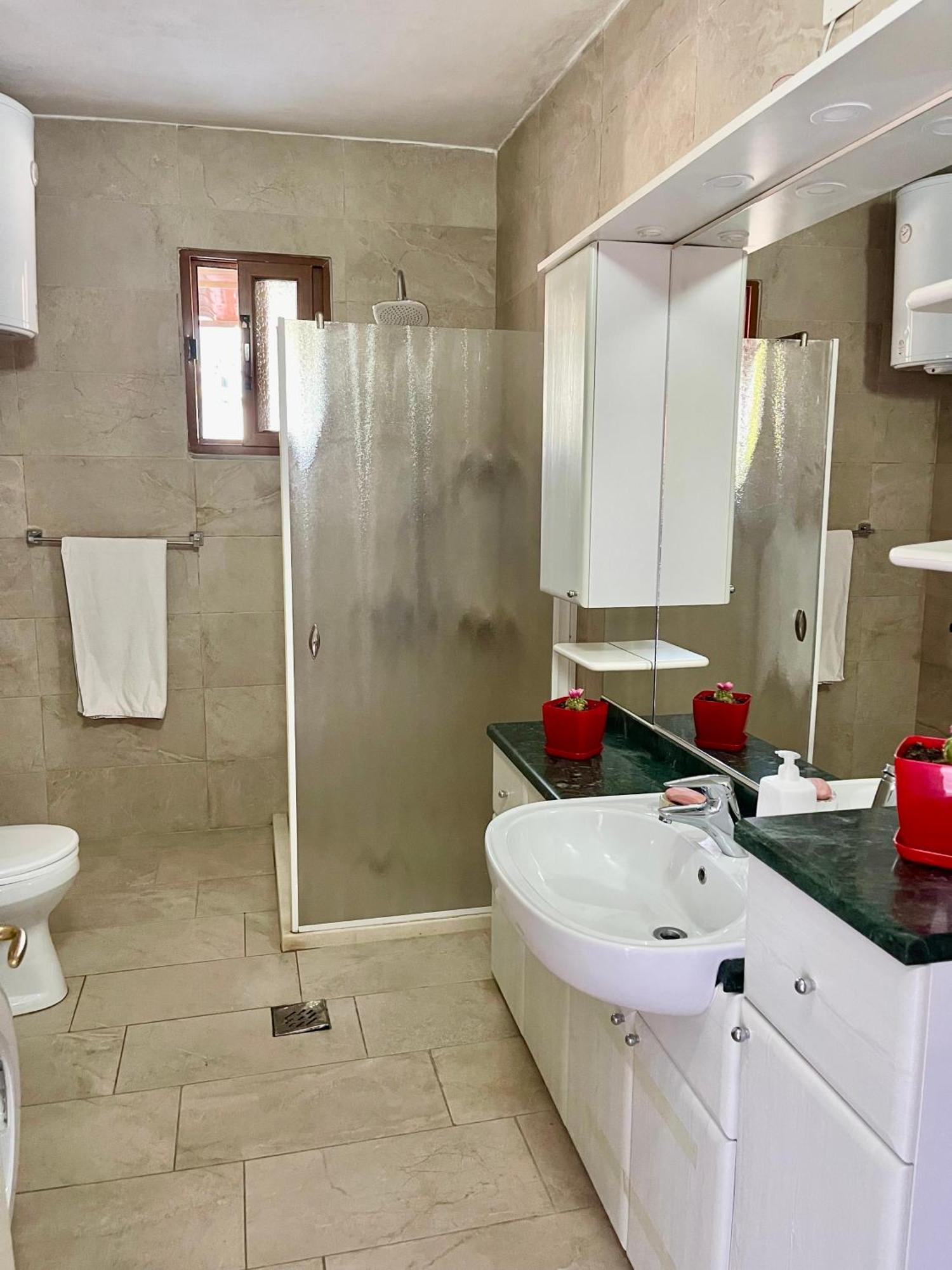 Guest House Dea Vlorë Buitenkant foto