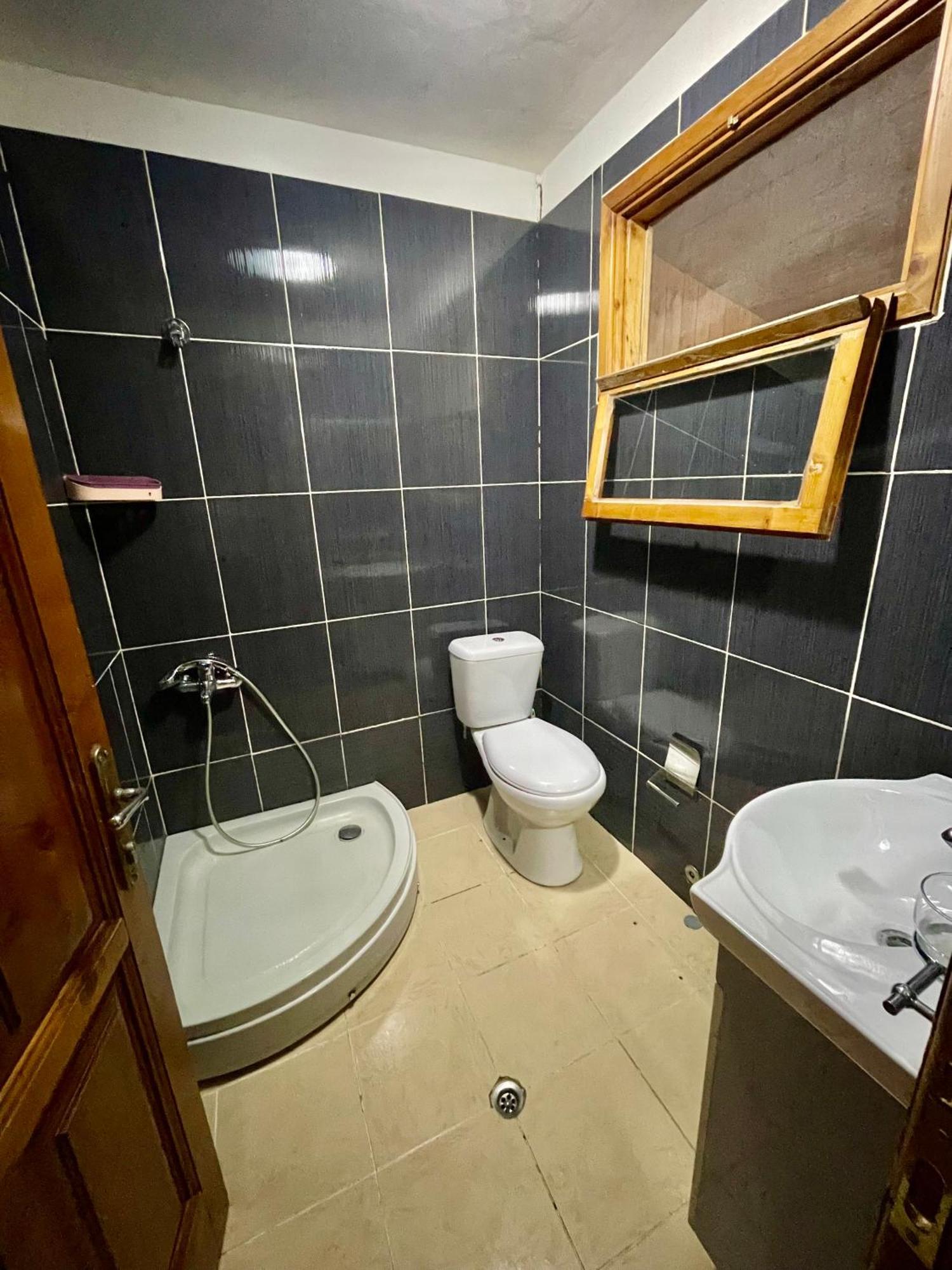 Guest House Dea Vlorë Buitenkant foto